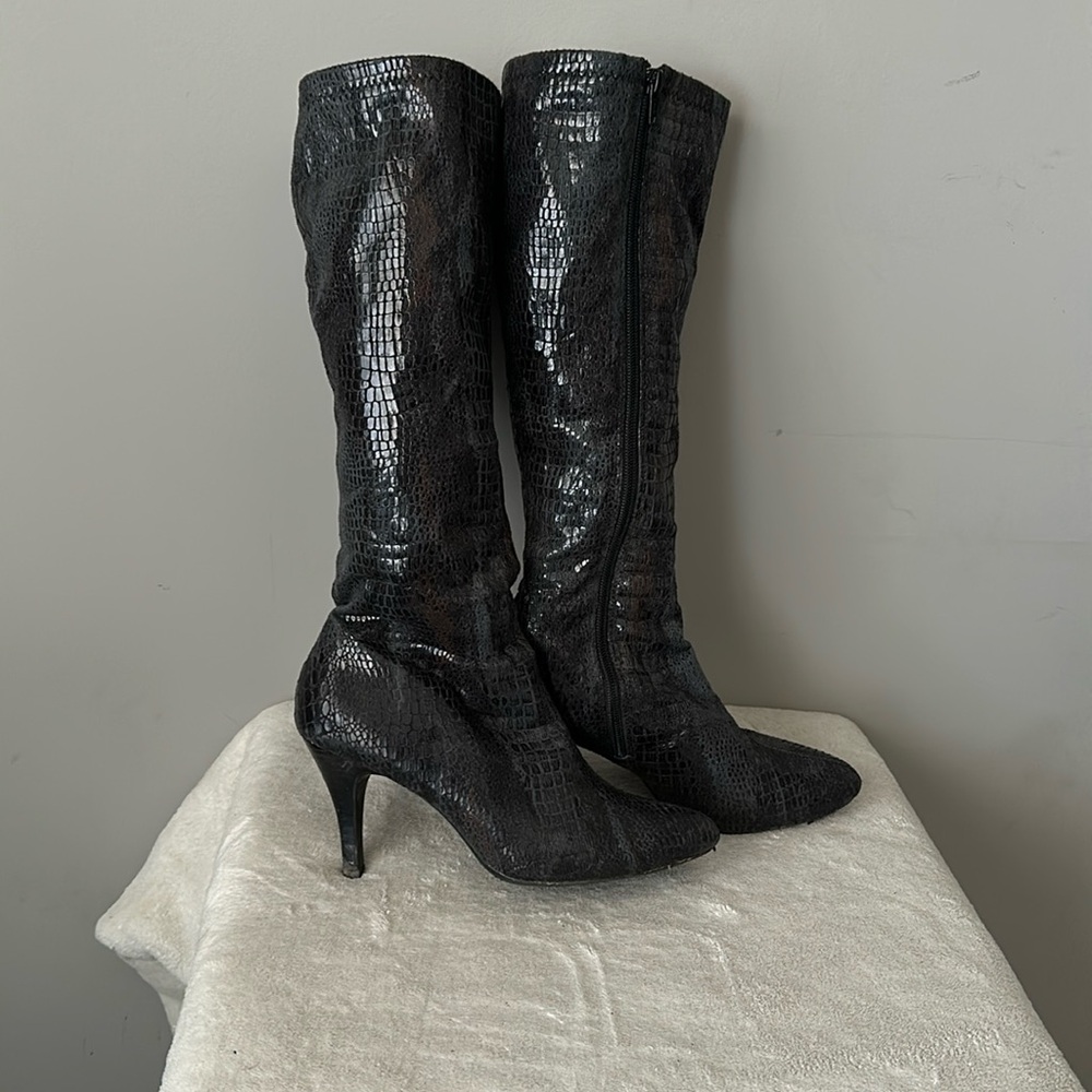 Ladies heeled, casual boot
